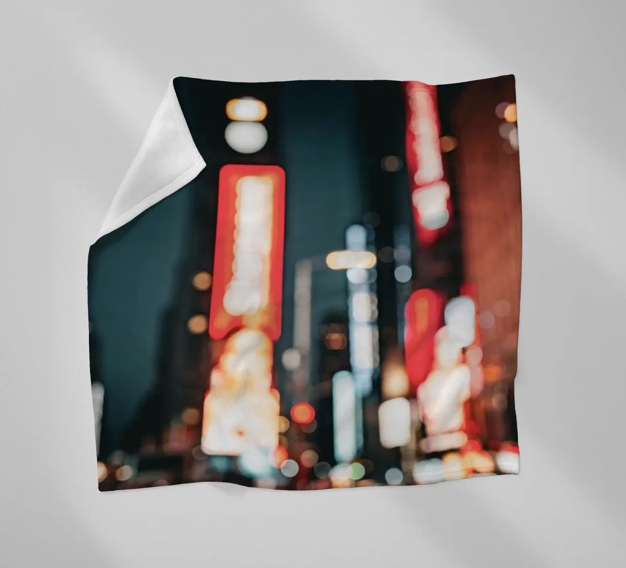 Times Square coperta in pile da Flo Klein
