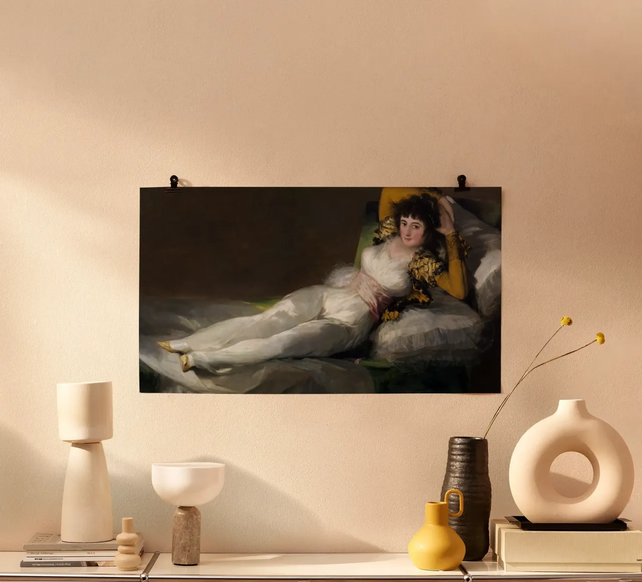 Goya - La Maja vestita poster con telaio in alluminio da Timeless Artworks