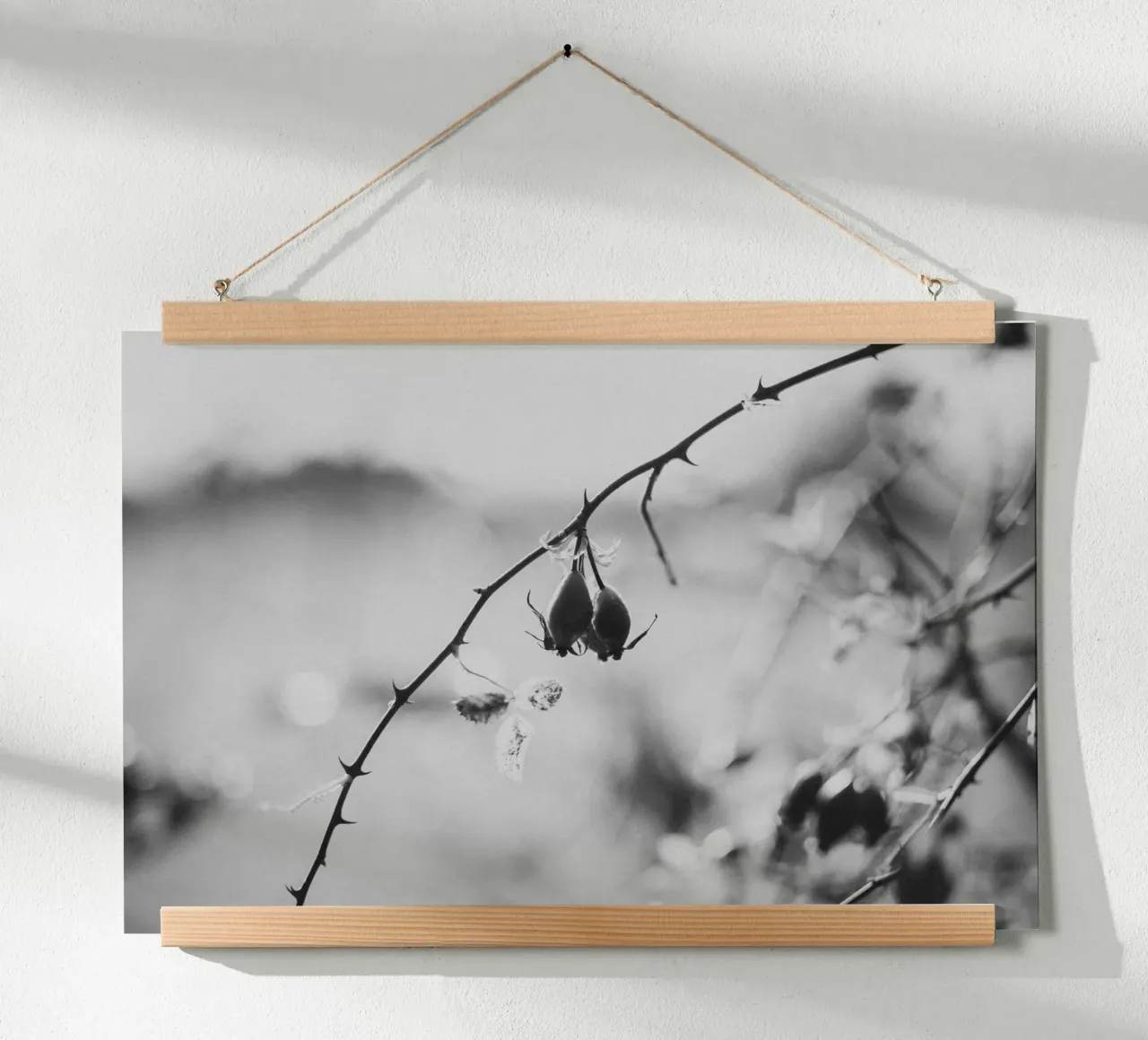 Rose Hip poster con telaio in legno da selfieswithlove