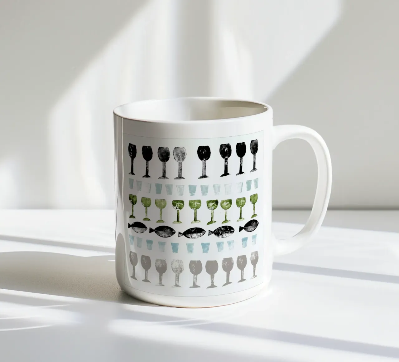 Fish and Wine 2 tazza in ceramica da Rinah Lang