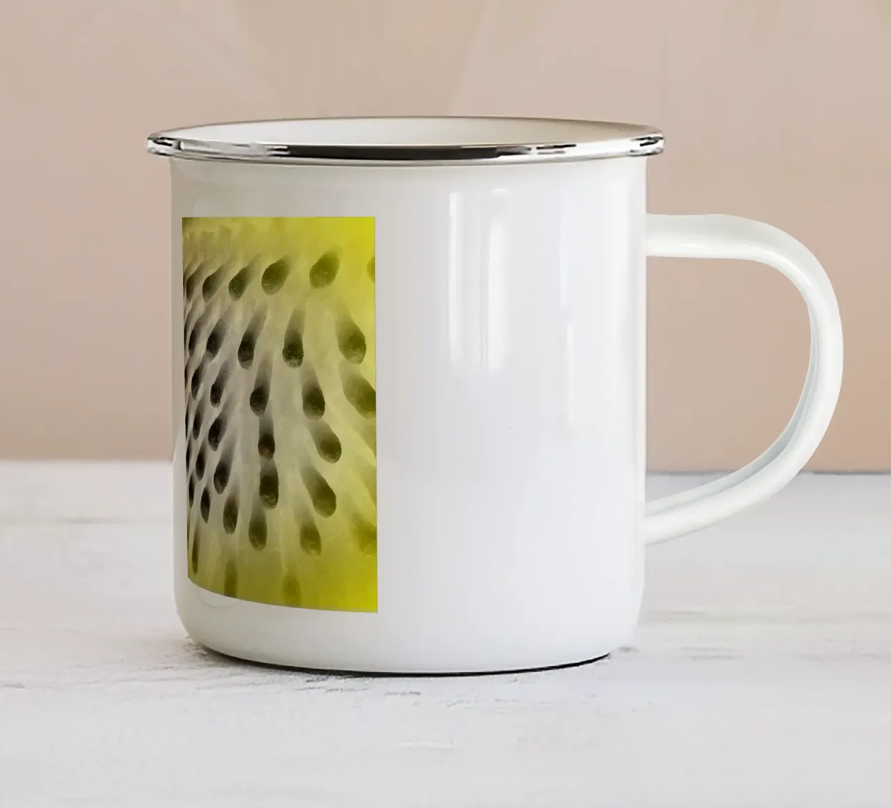 Nero e giallo tazza in smalto da Massimo Frascogna