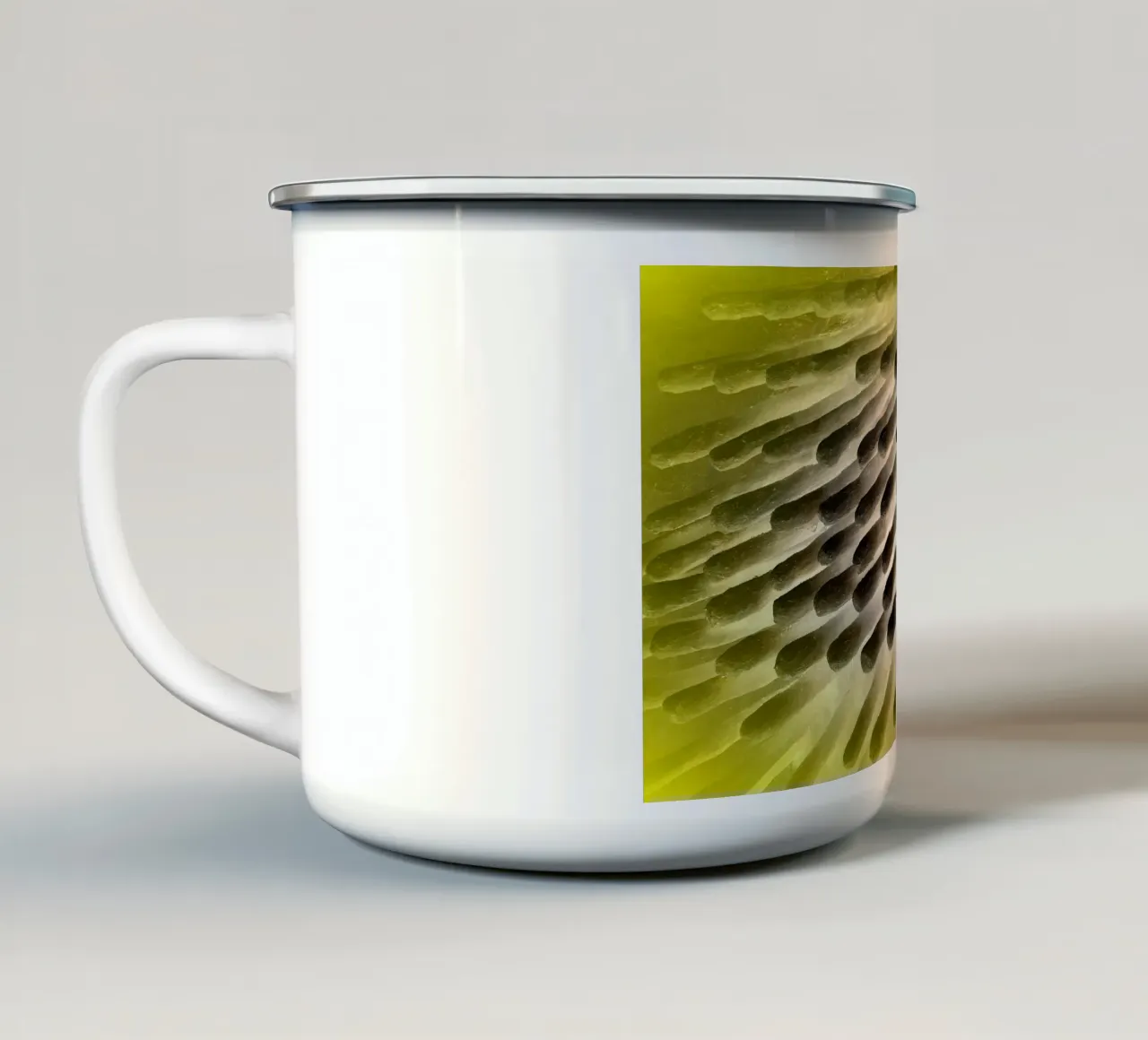 Nero e giallo tazza in smalto da Massimo Frascogna