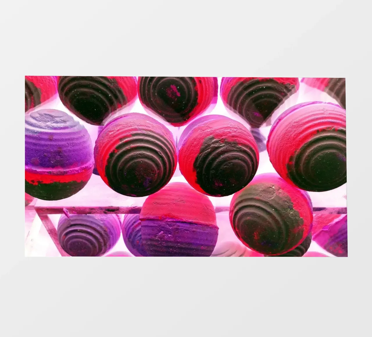 Les capsules en violet papier peint photo de Massimo Frascogna