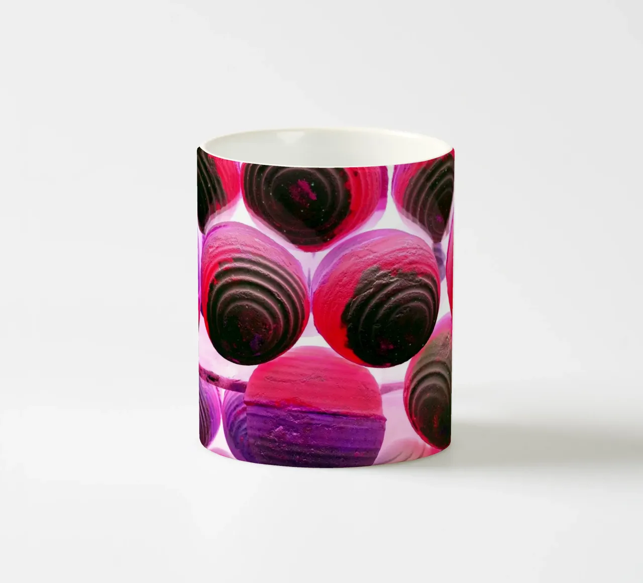 Bollini in viola tazza in ceramica da Massimo Frascogna