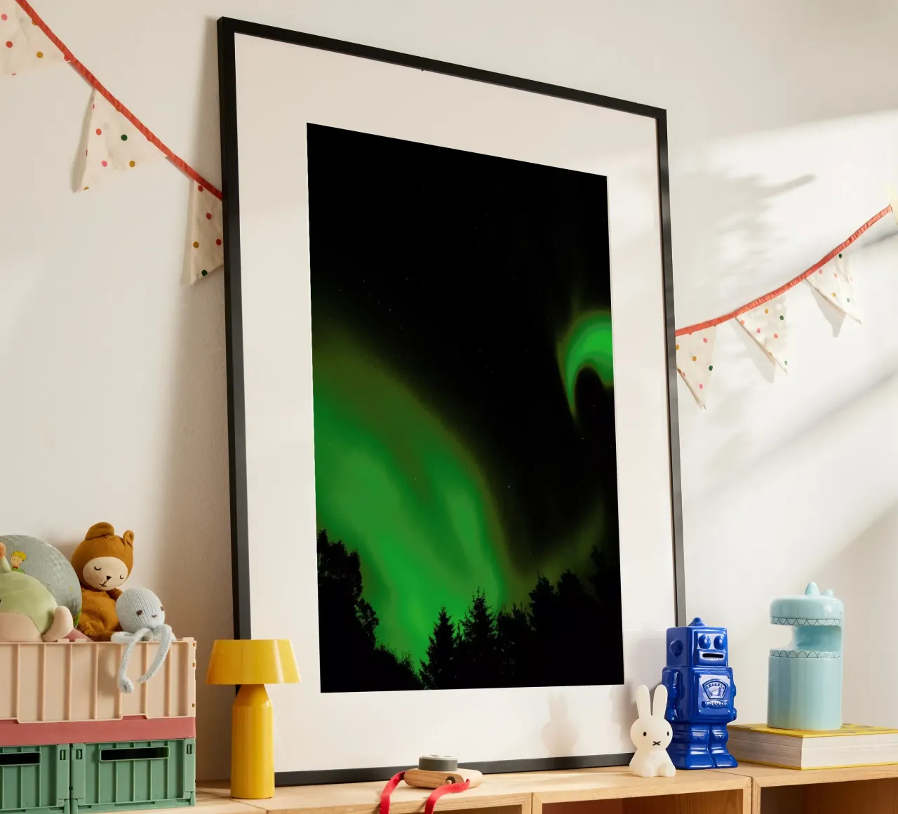 The Northern Lights 05 poster con telaio in plastica da Nur Mut