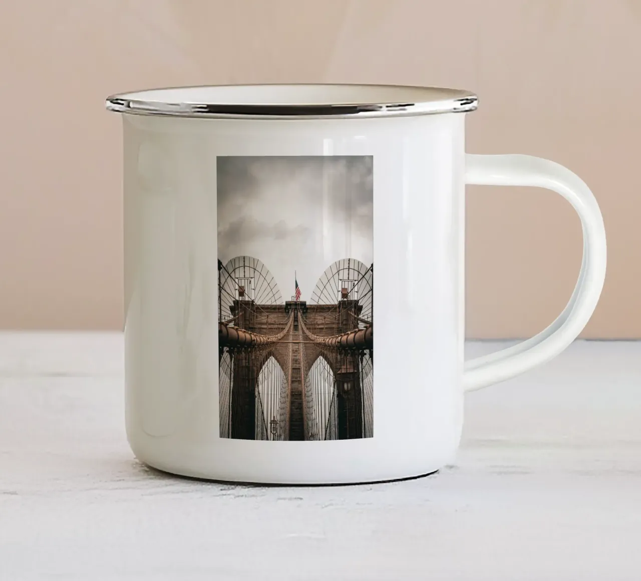 Brooklyn Bridge tazza in smalto da Flo Klein