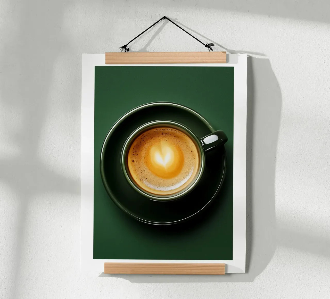 Tazza di caffè su sfondo verde poster da Spice & Style