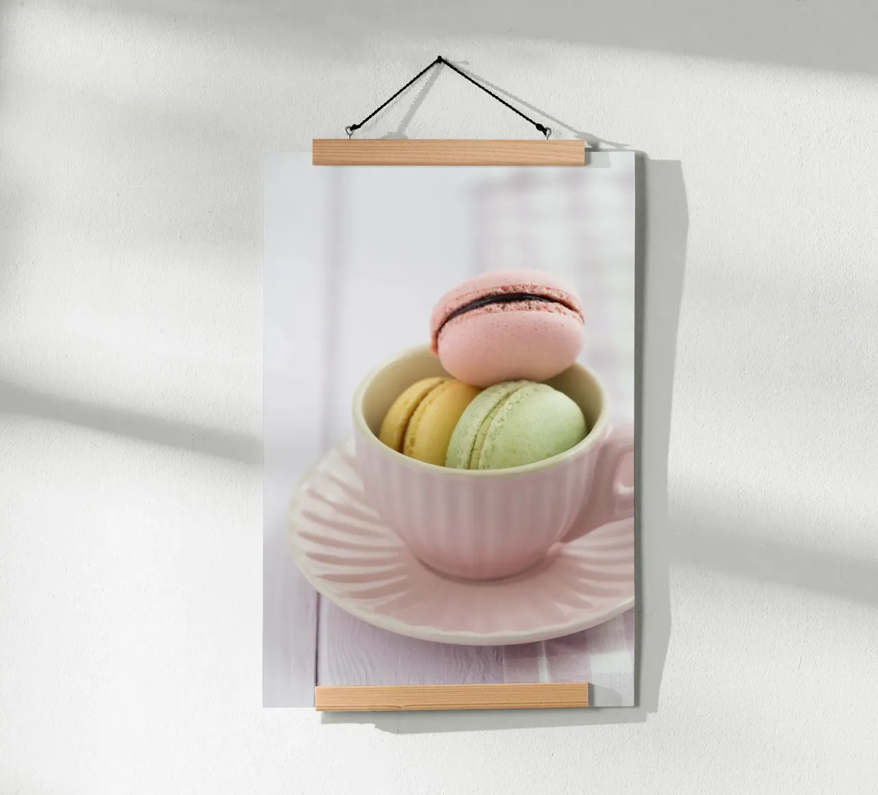 Macarons in tazza poster da foodphotolove