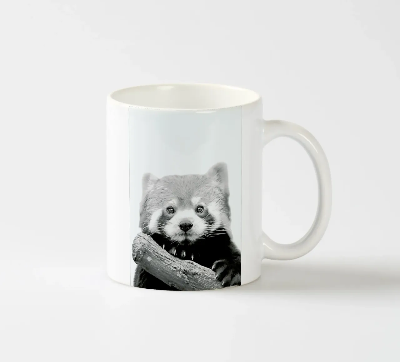 Panda rosso tazza in ceramica da Monika Strigel