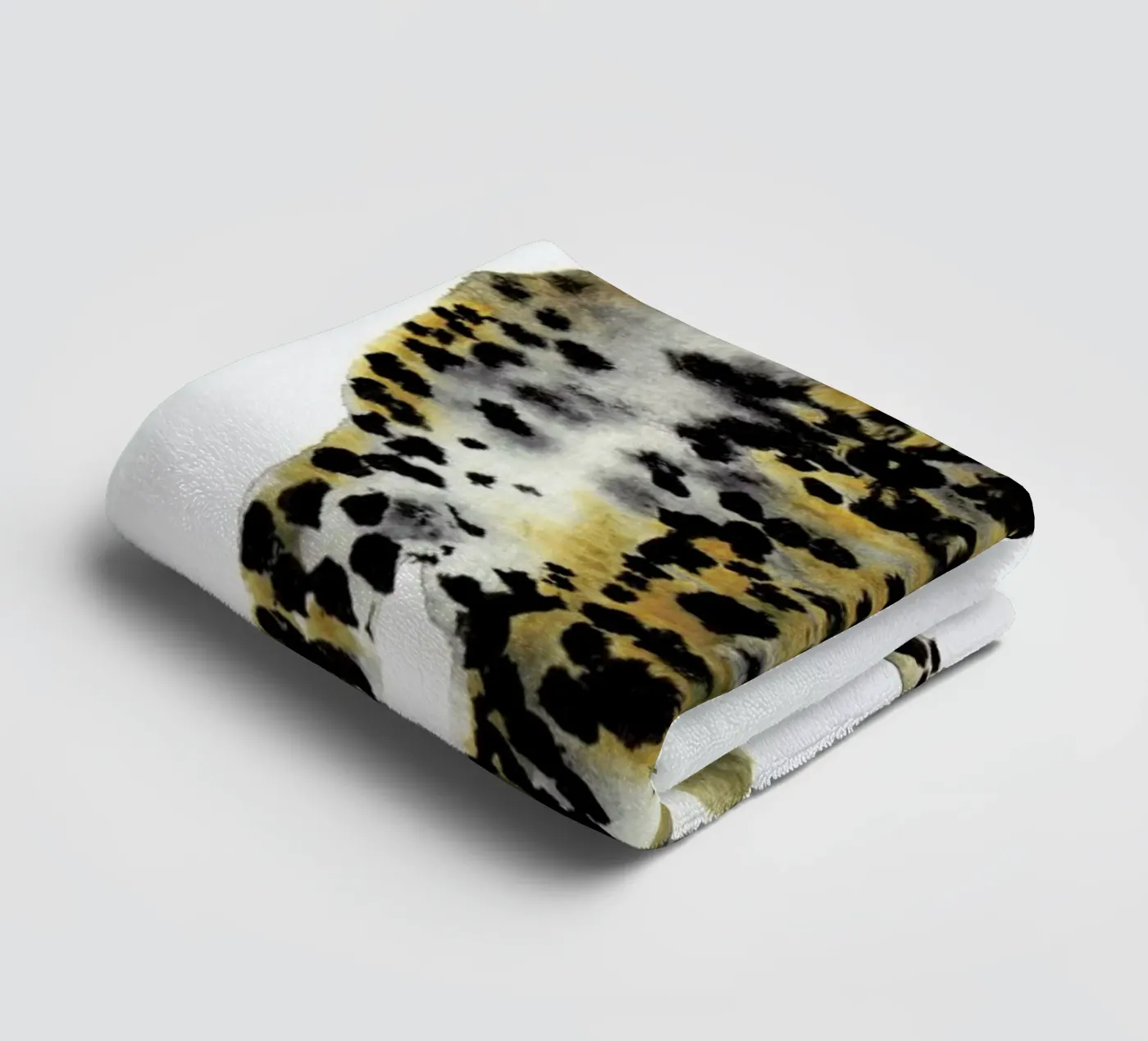 Leopard II towel by Farina Kuklinski