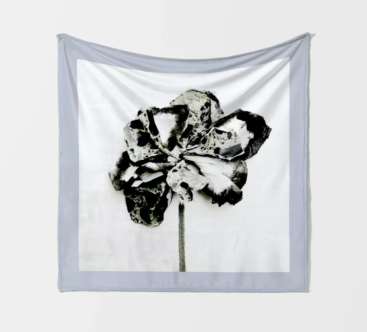 Paper Flower I coperta in pile da Farina Kuklinski