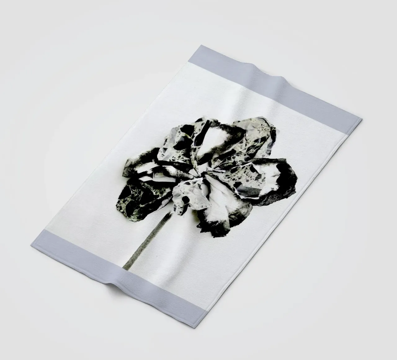 Paper Flower I coperta in pile da Farina Kuklinski