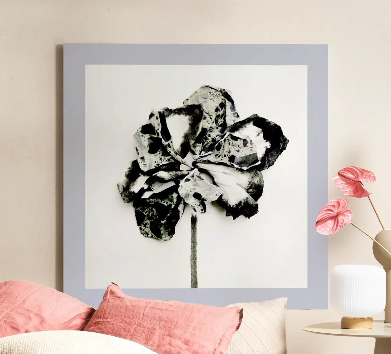 Paper Flower I tela con Cornice a cassetta da Farina Kuklinski