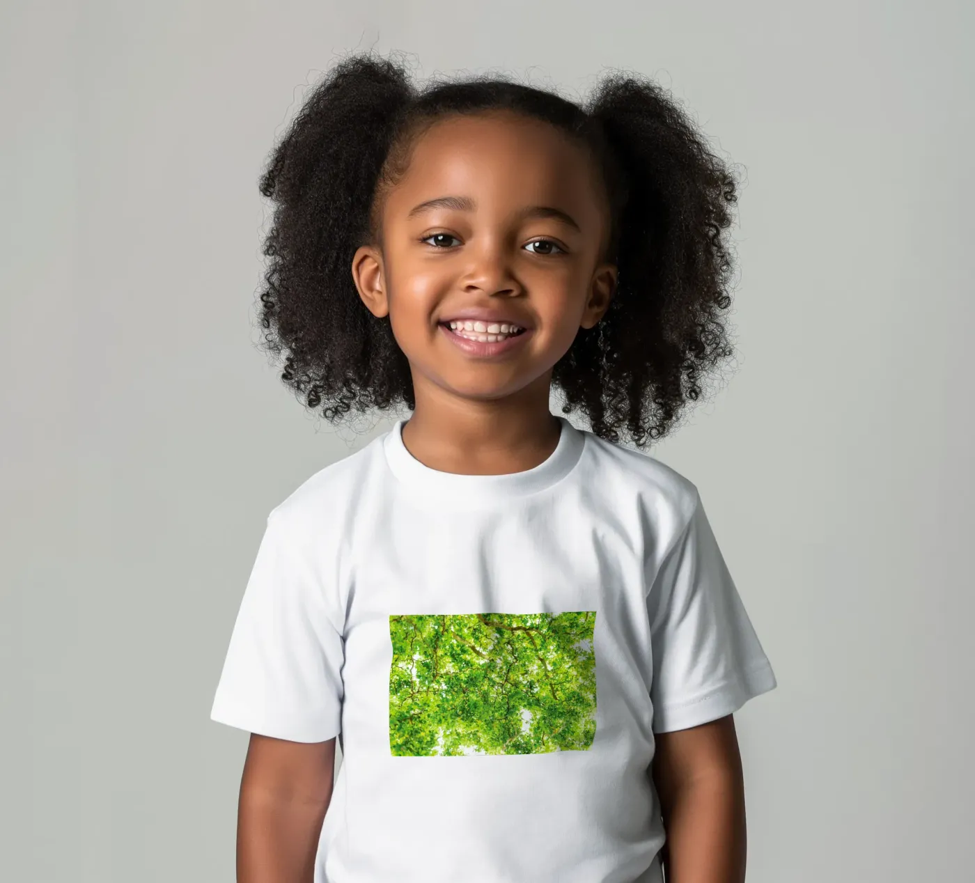 Hazel Tree t-shirt bambini da Curious Collections by Marielle Leenders