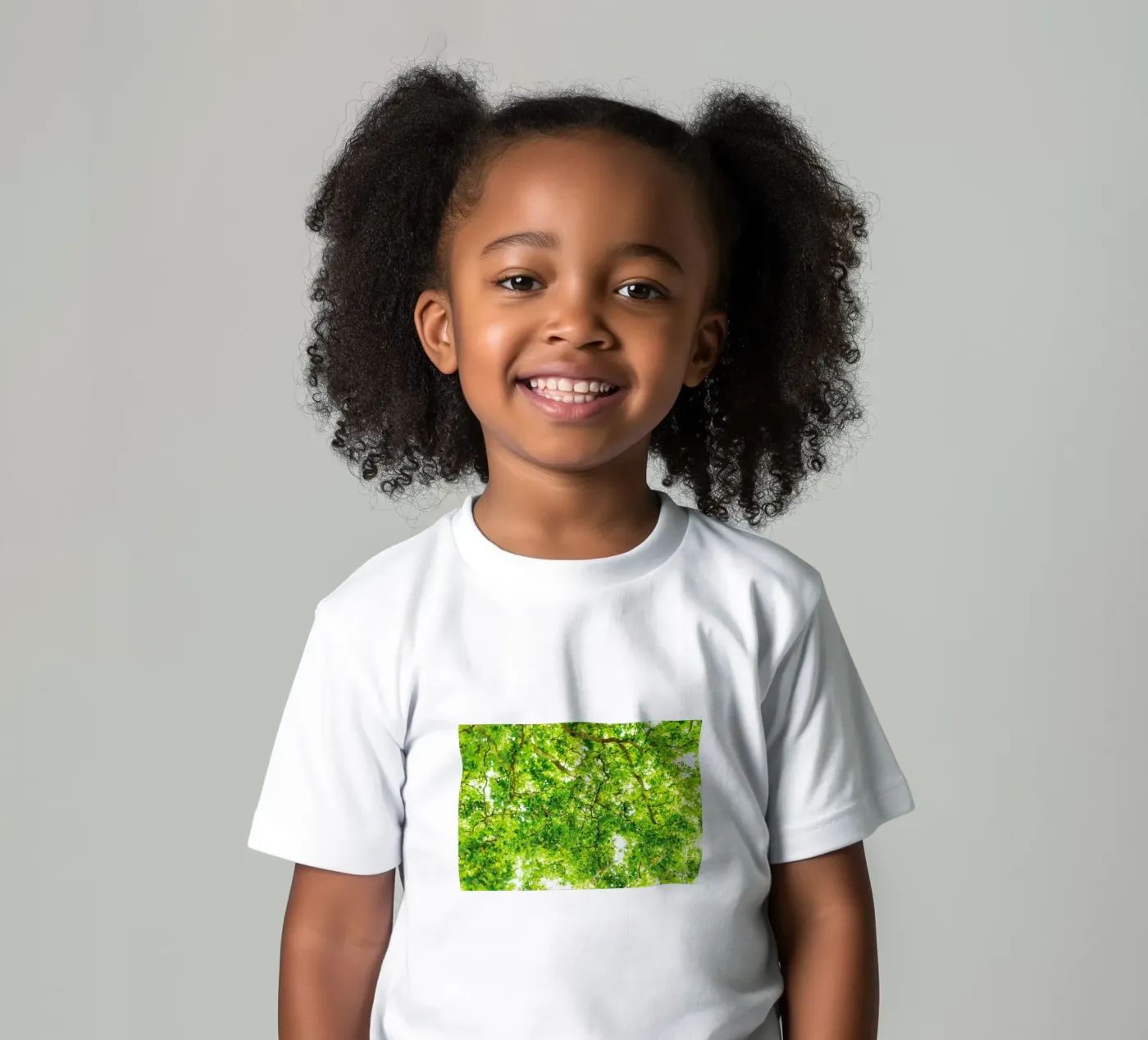 Hazel Tree t-shirt bambini da Curious Collections by Marielle Leenders
