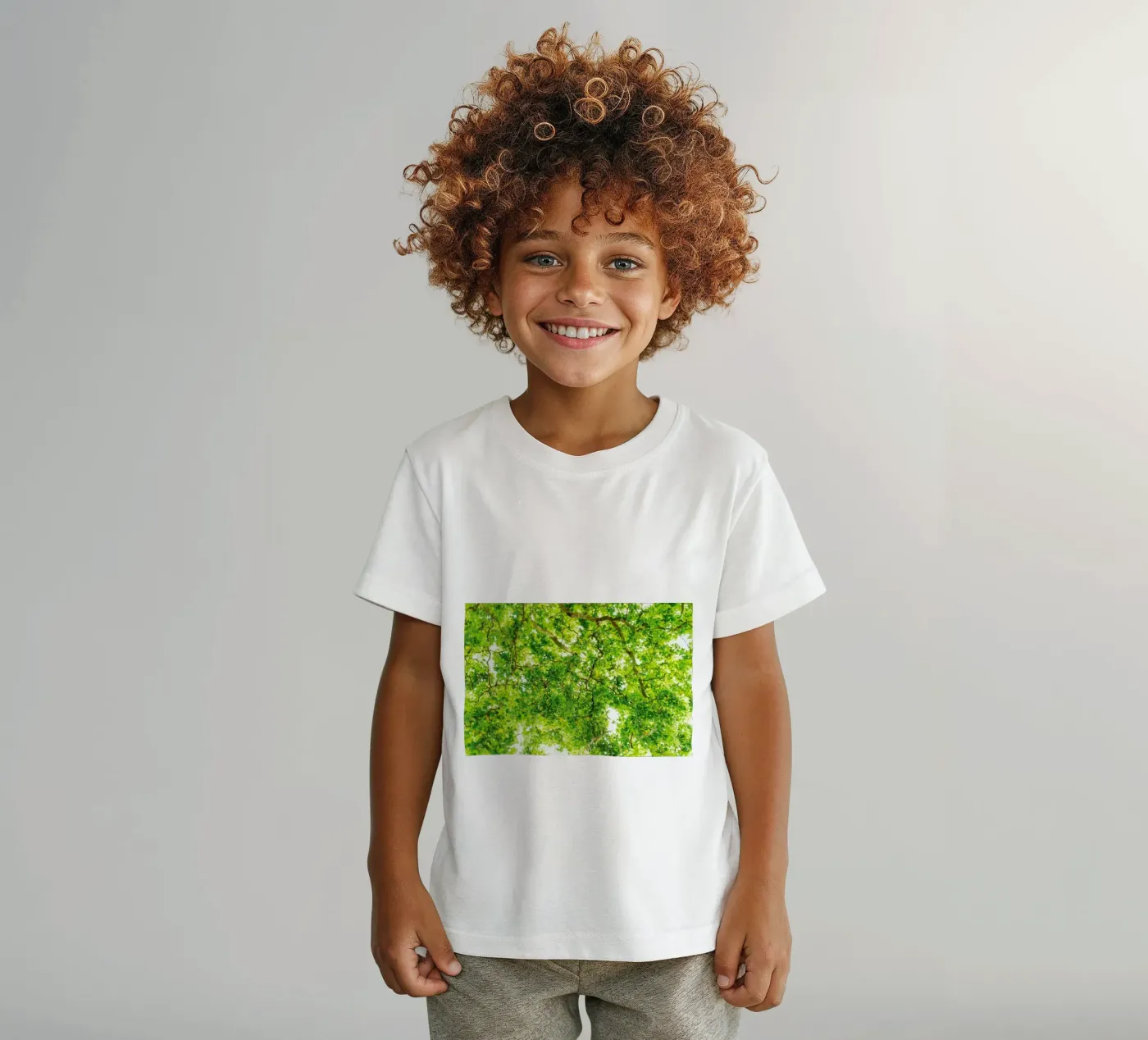 Hazel Tree t-shirt bambini da Curious Collections by Marielle Leenders