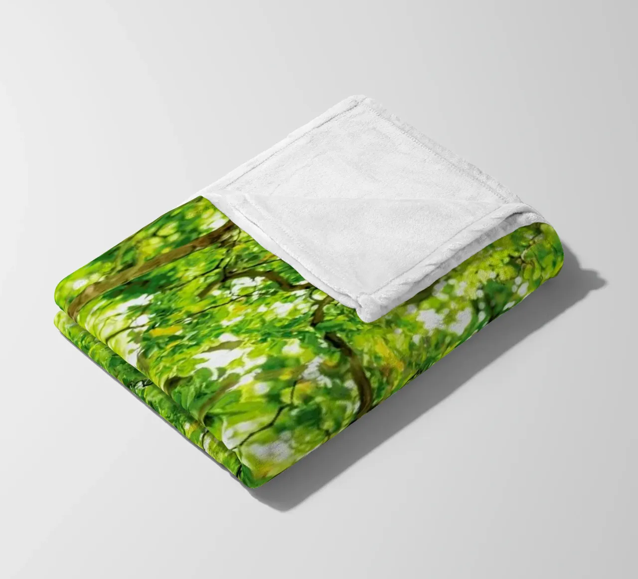 Hazel Tree coperta in pile da Curious Collections by Marielle Leenders