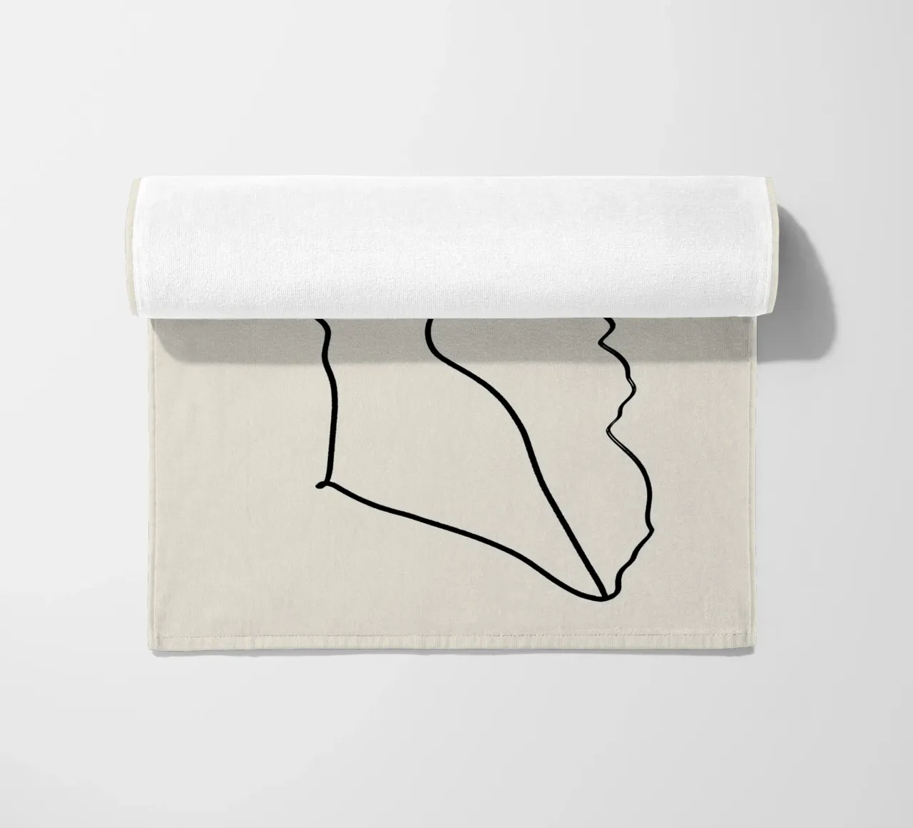 Unvergängliche Liebe, Minimal Line Art Zeichnung Passion Sketch Strandtuch von 83oranges