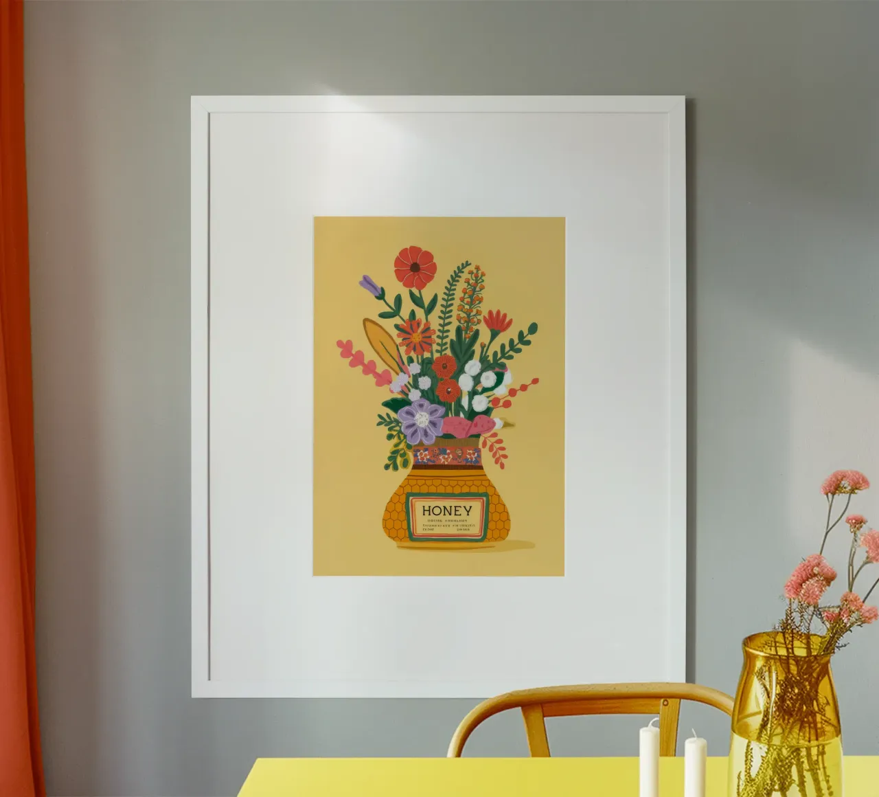 Vaso di fiori di miele poster con telaio in legno da Demar Galleria