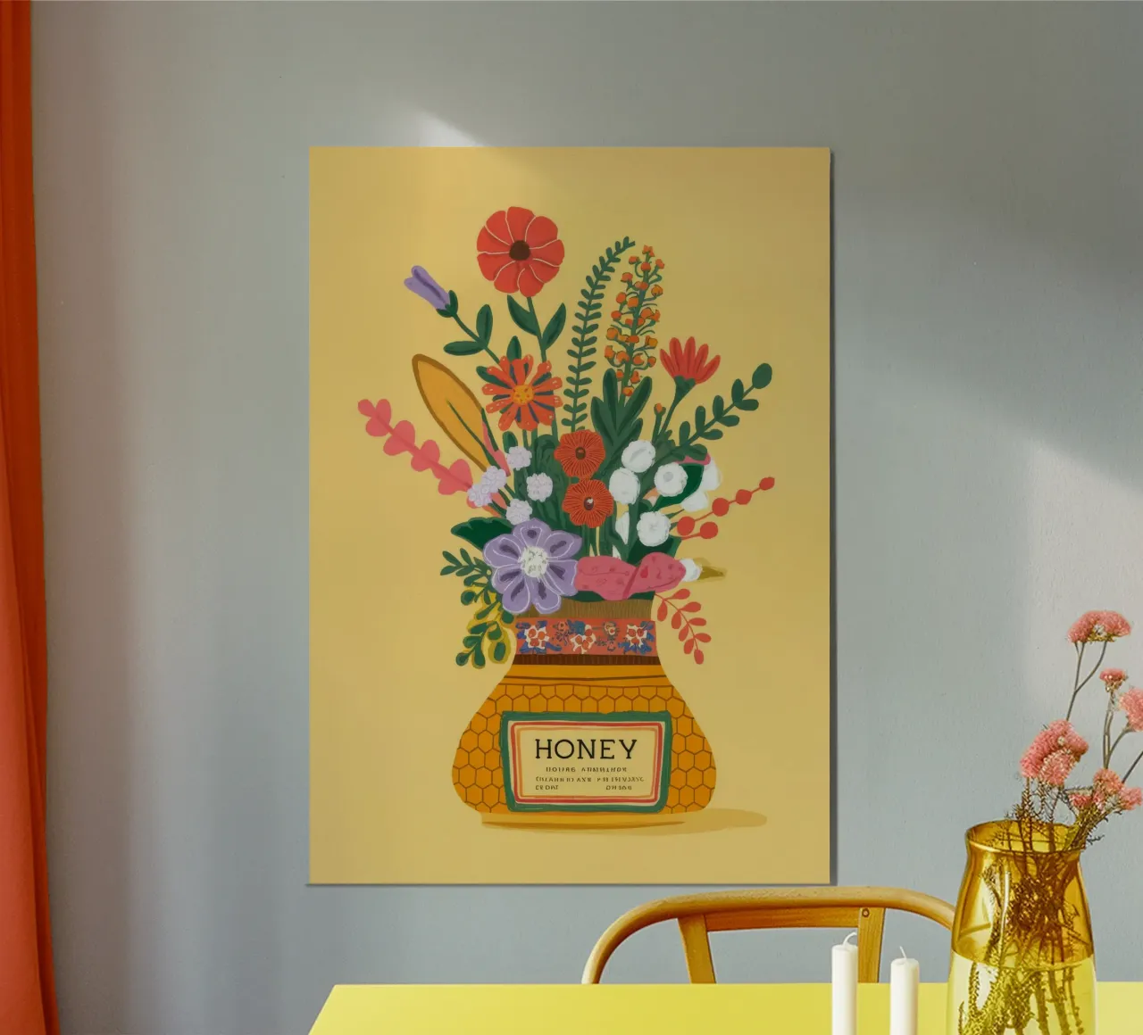 Vaso di fiori di miele poster con telaio in legno da Demar Galleria