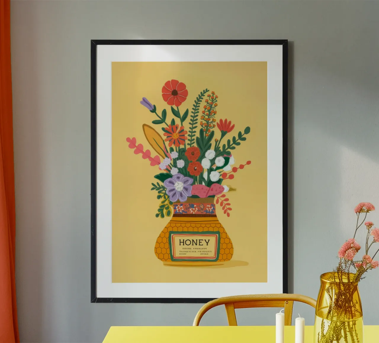 Vaso di fiori di miele poster con telaio in legno da Demar Galleria