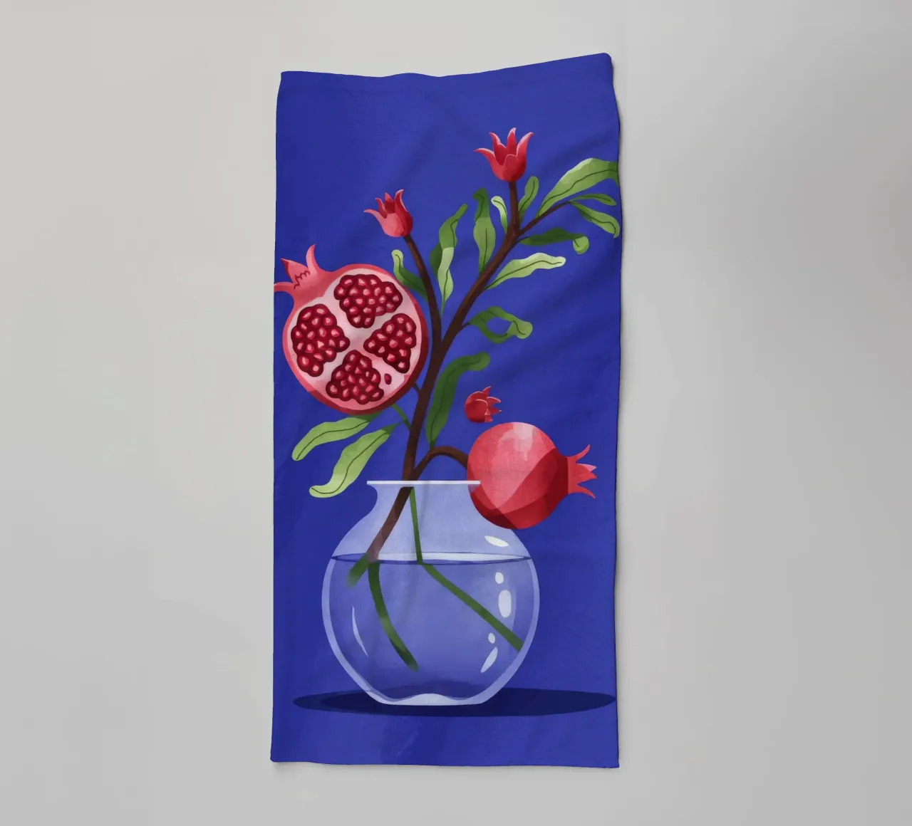 Vase mit Granatapfelzweig Handtuch von Demar Galleria