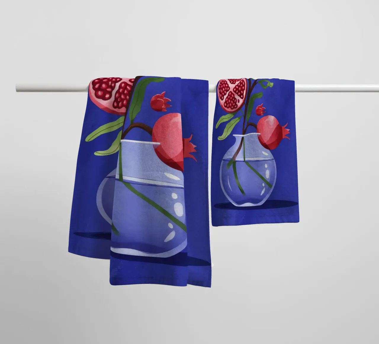 Vase mit Granatapfelzweig Handtuch von Demar Galleria