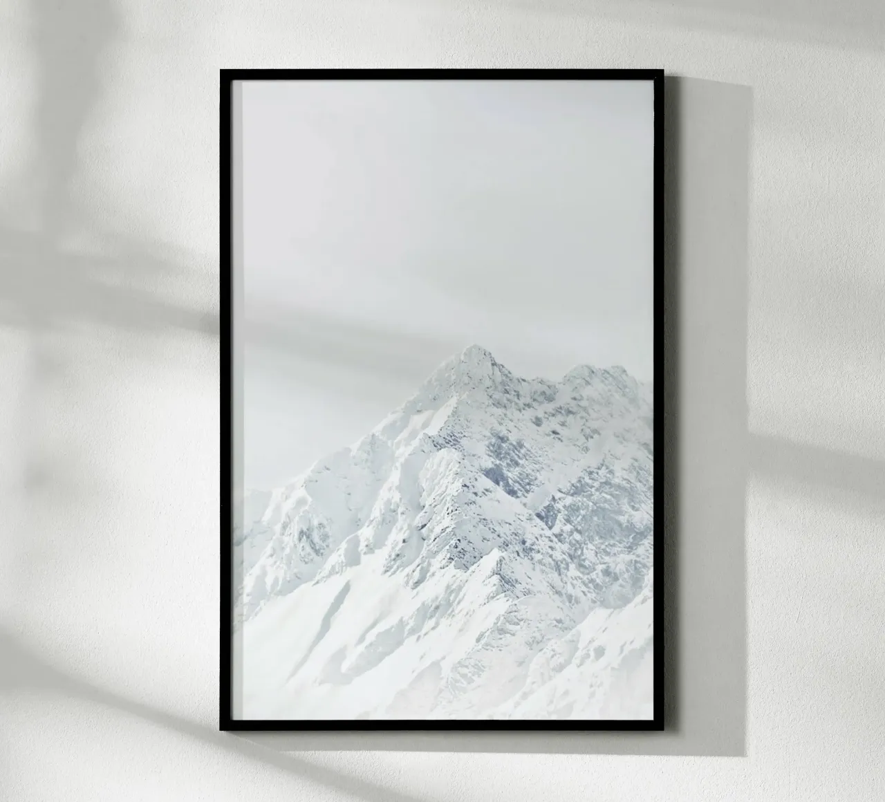 Montagna Bianca 2 poster con telaio in plastica da Monika Strigel