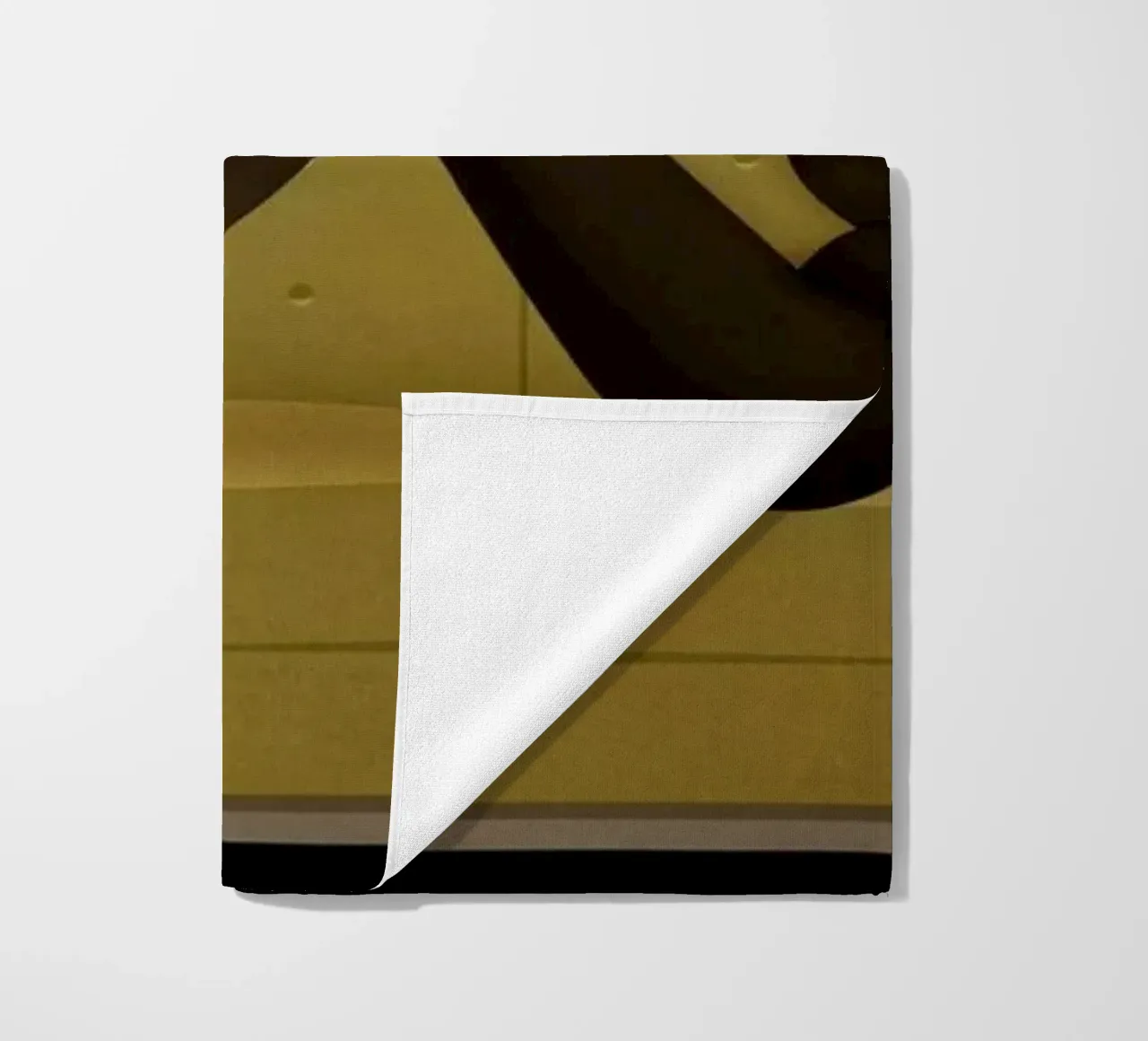 Yellow Sofa telo mare da Lesja Chernish