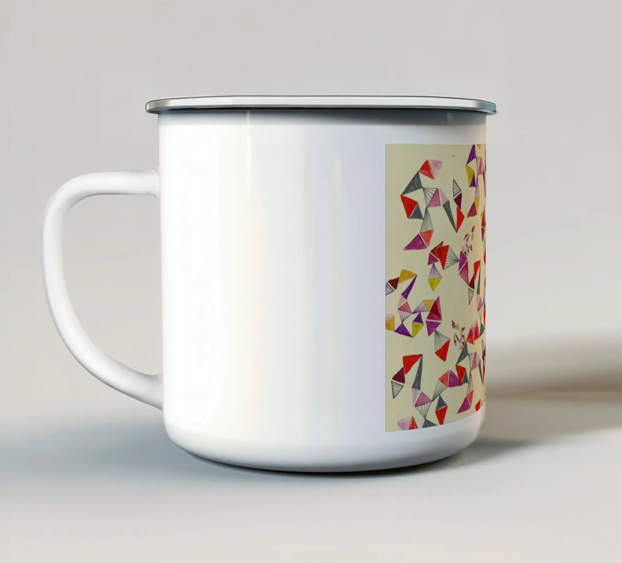 Watercolour triangles tazza in smalto da Vasare Nar