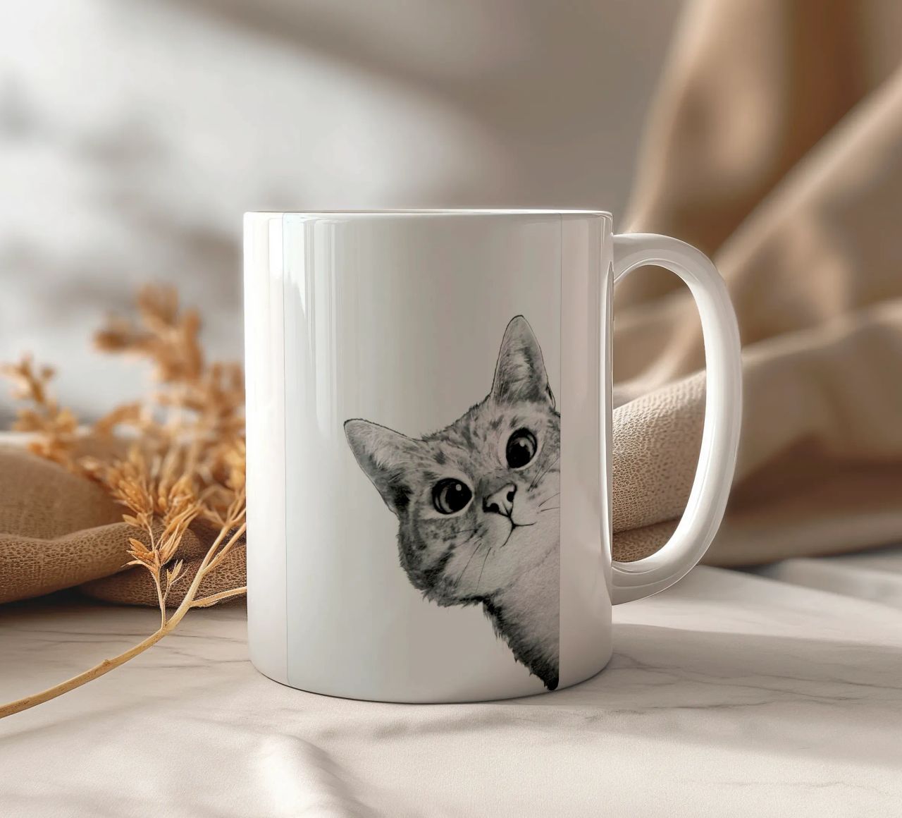 Sneaky Cat Keramik Tasse von Laura Graves