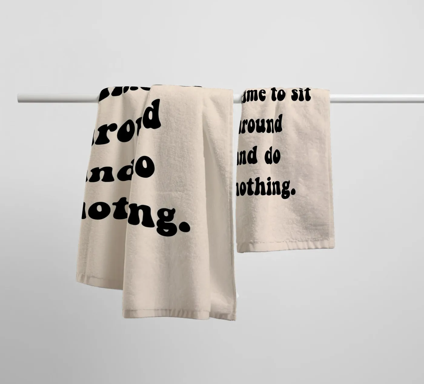 Do nothing... asciugamano da bagno da Hej Ibiza by Ute Arnold