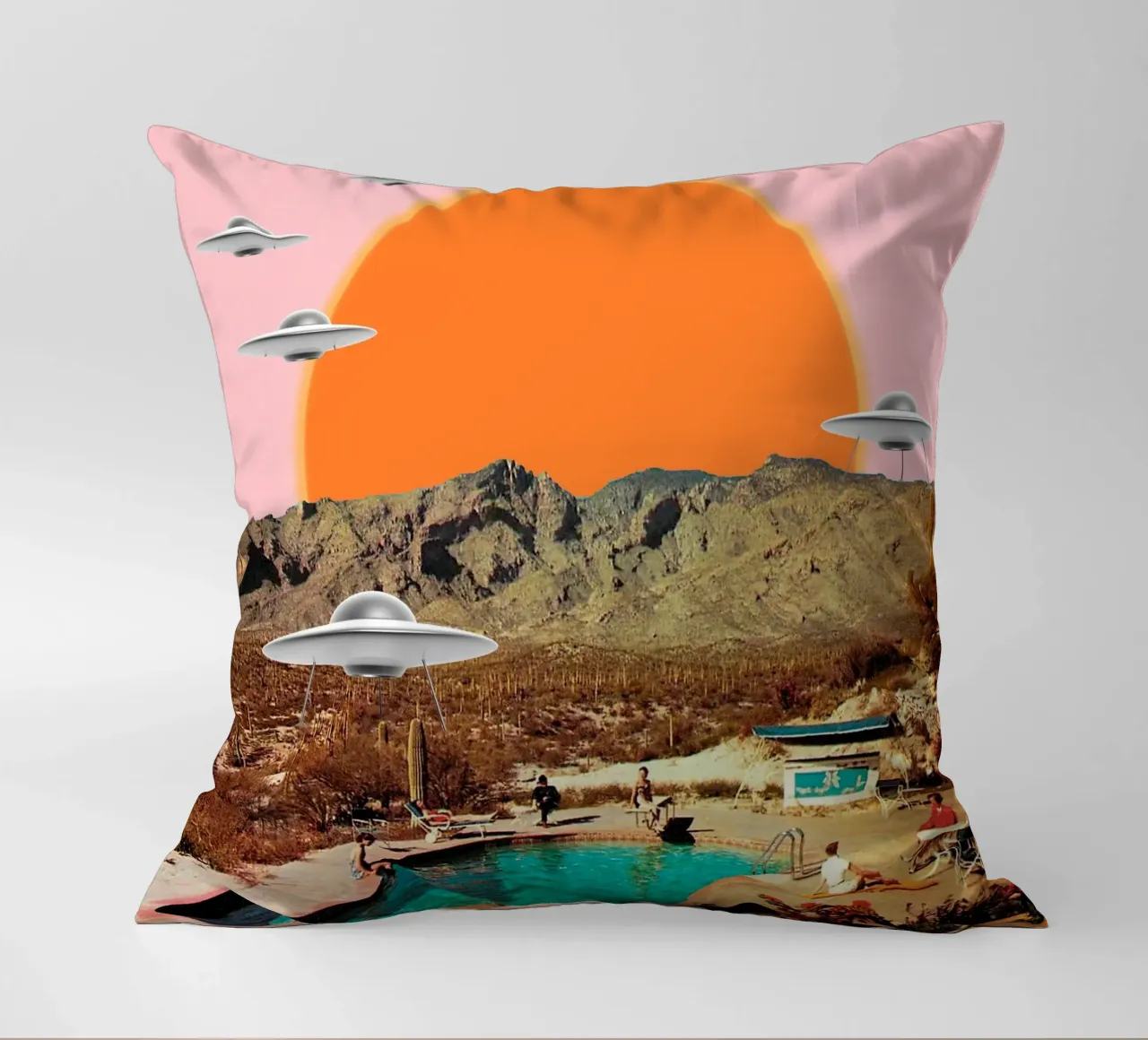 Sono arrivati (UFO nel deserto) cuscino da MsGonzalez