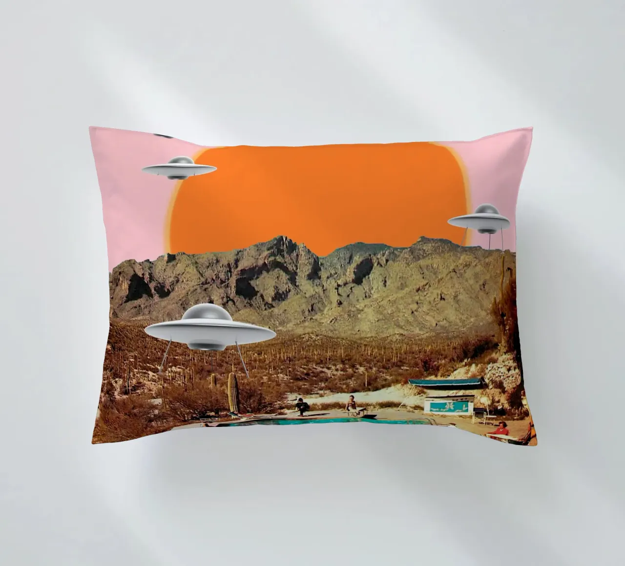 Sono arrivati (UFO nel deserto) cuscino da MsGonzalez