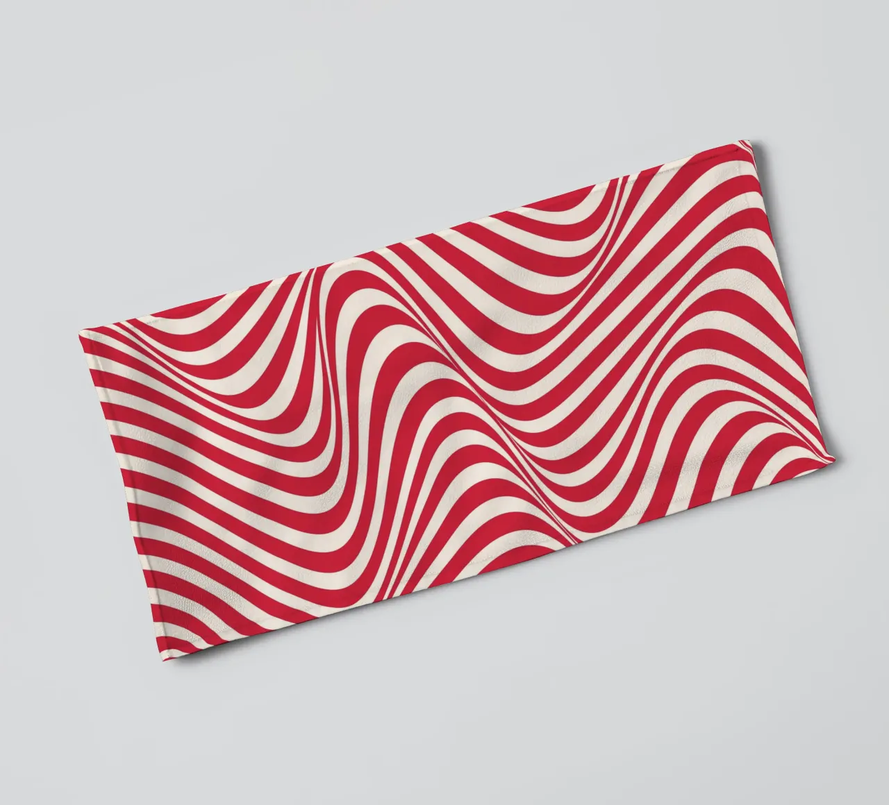 "Wavy Red" – Bold Red Optical Illusion Print asciugamano da bagno da PrintCessStudio