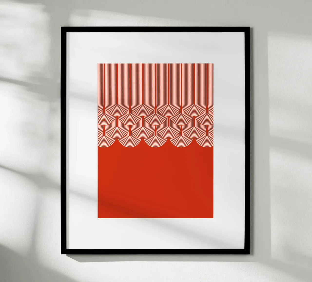Mid-Century Modern Arch Red poster con telaio in legno da showmemars