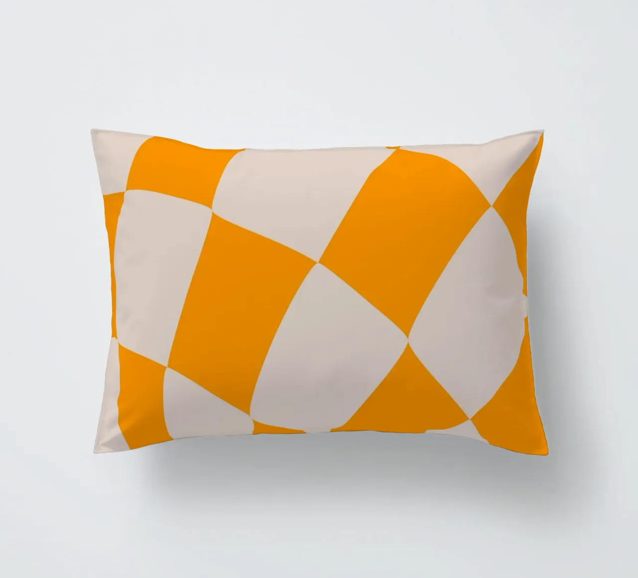 "Checkerboard Glow" – Orange & Beige Checkered Print cuscino da PrintCessStudio