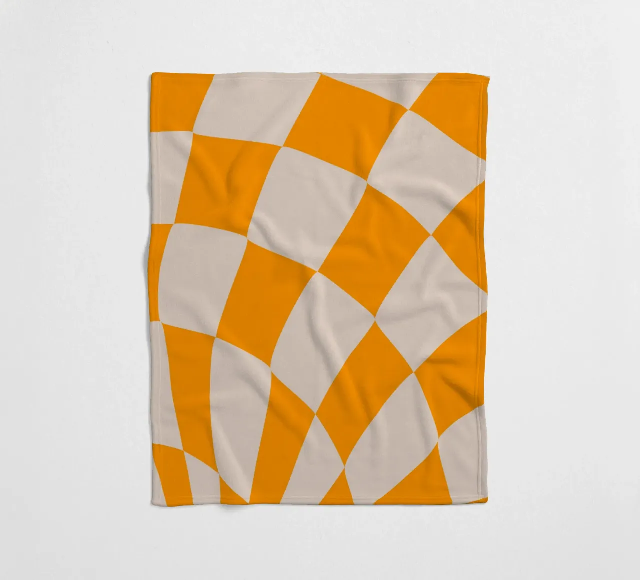 "Checkerboard Glow" – Orange & Beige Checkered Print coperta in pile da PrintCessStudio