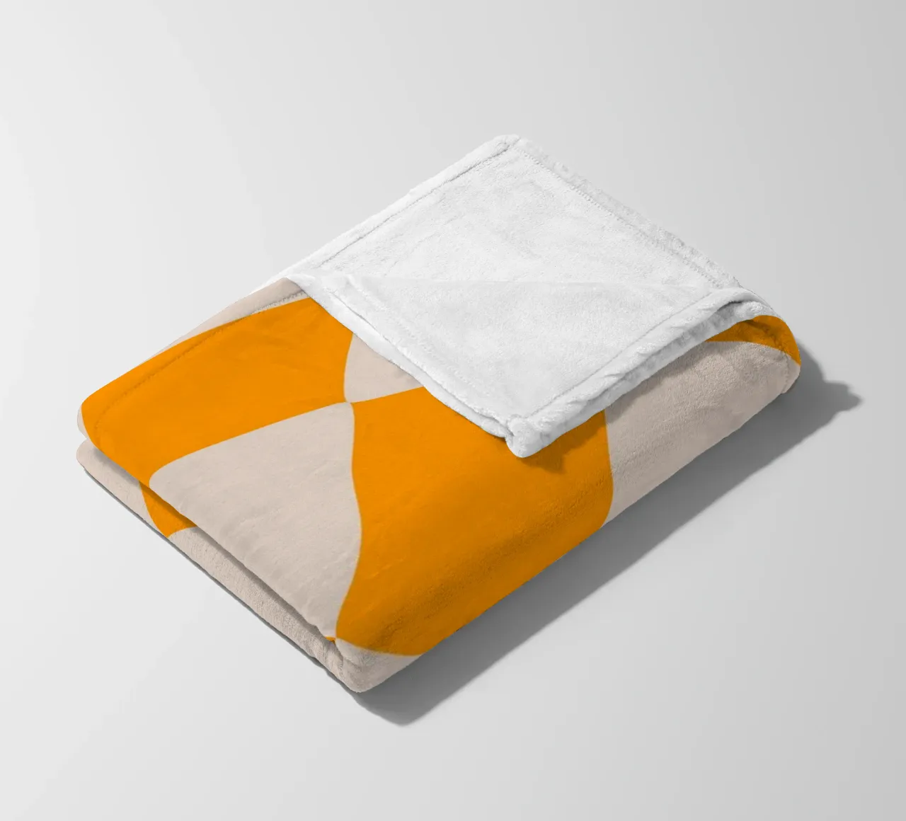 "Checkerboard Glow" – Orange & Beige Checkered Print coperta in pile da PrintCessStudio