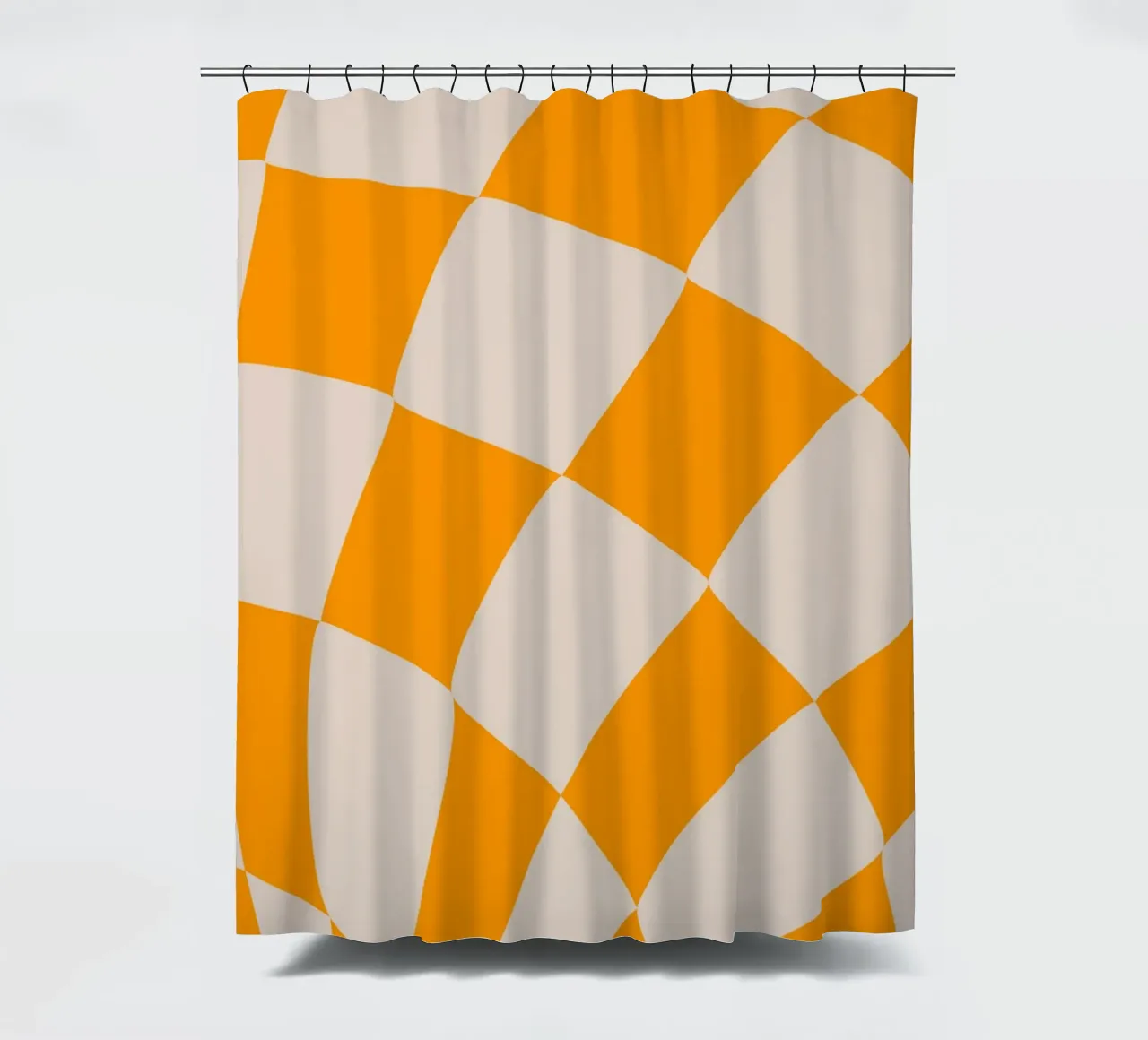 "Checkerboard Glow" – Orange & Beige Checkered Print tenda da doccia da PrintCessStudio