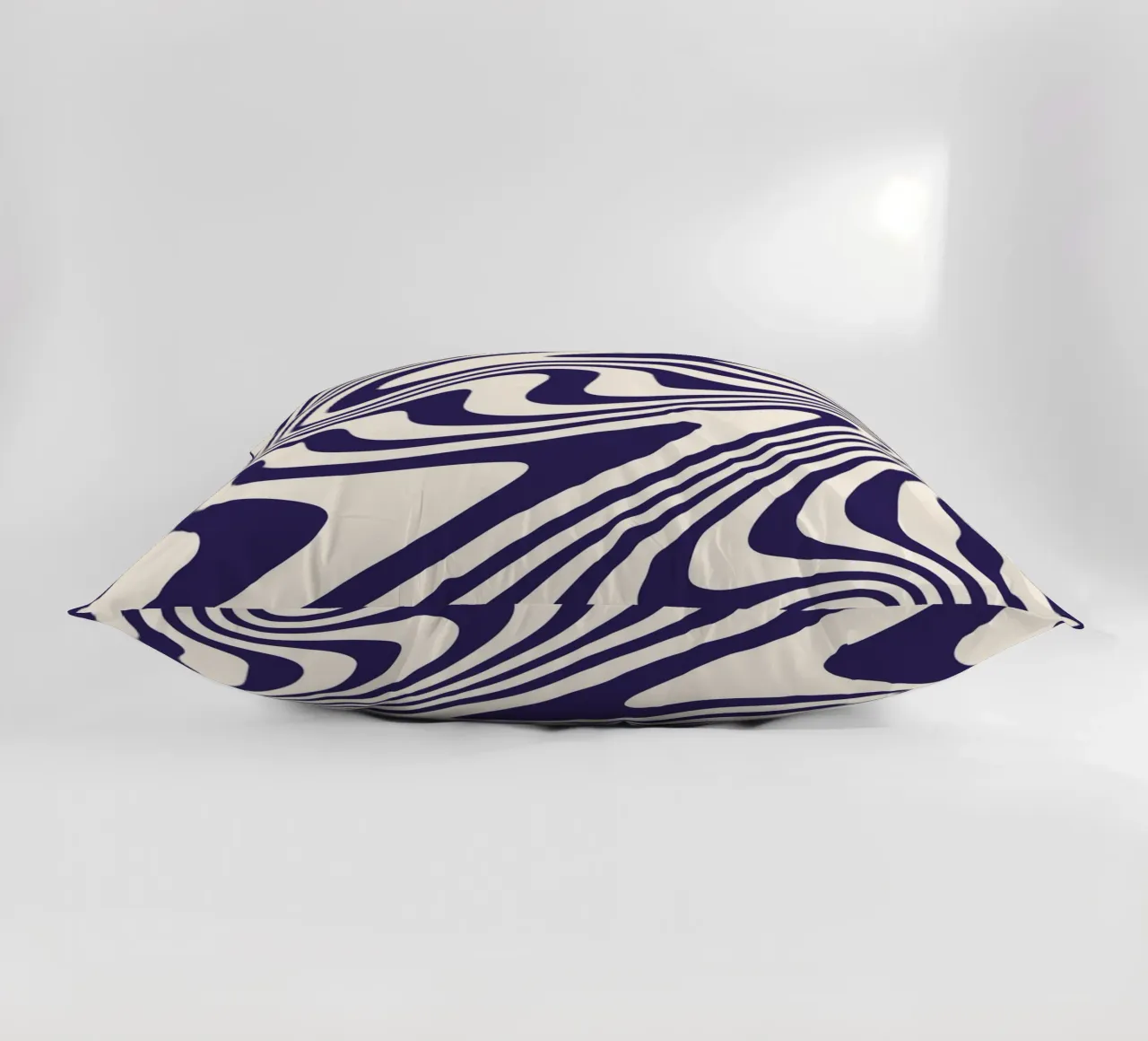 "Hypnotic Flow" – Bue & White Wavy Optical Print cuscino da PrintCessStudio