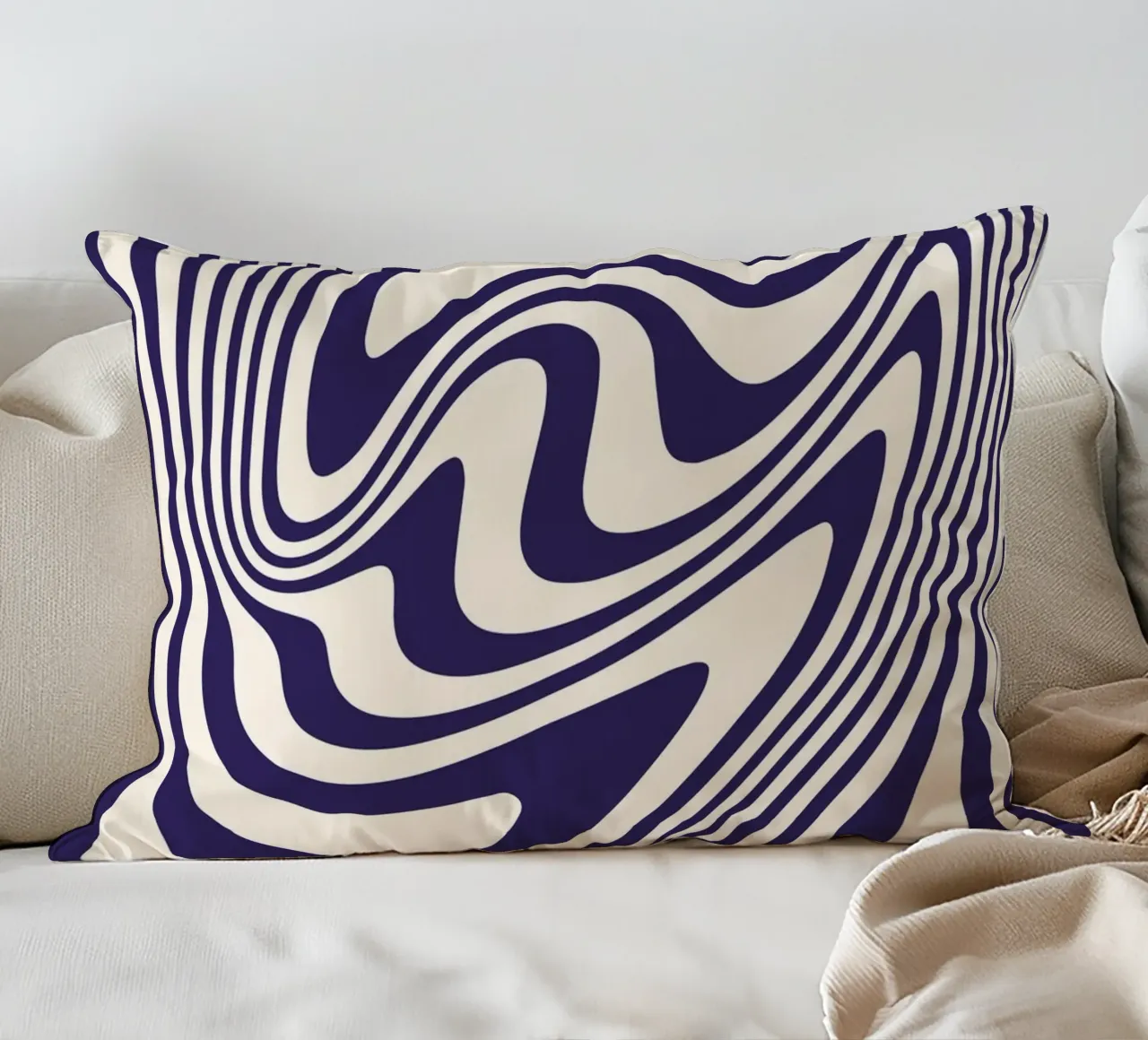 "Hypnotic Flow" – Bue & White Wavy Optical Print cuscino da PrintCessStudio