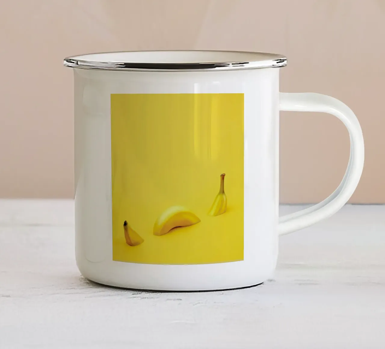 Loch Ness Banana tazza in smalto da Juj Winn