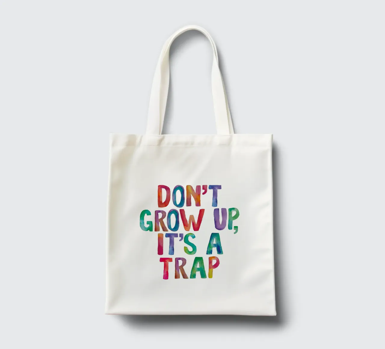 Non crescere è una trappola Design tipografico arcobaleno borsa in juta da THE MOTIVATED TYPE