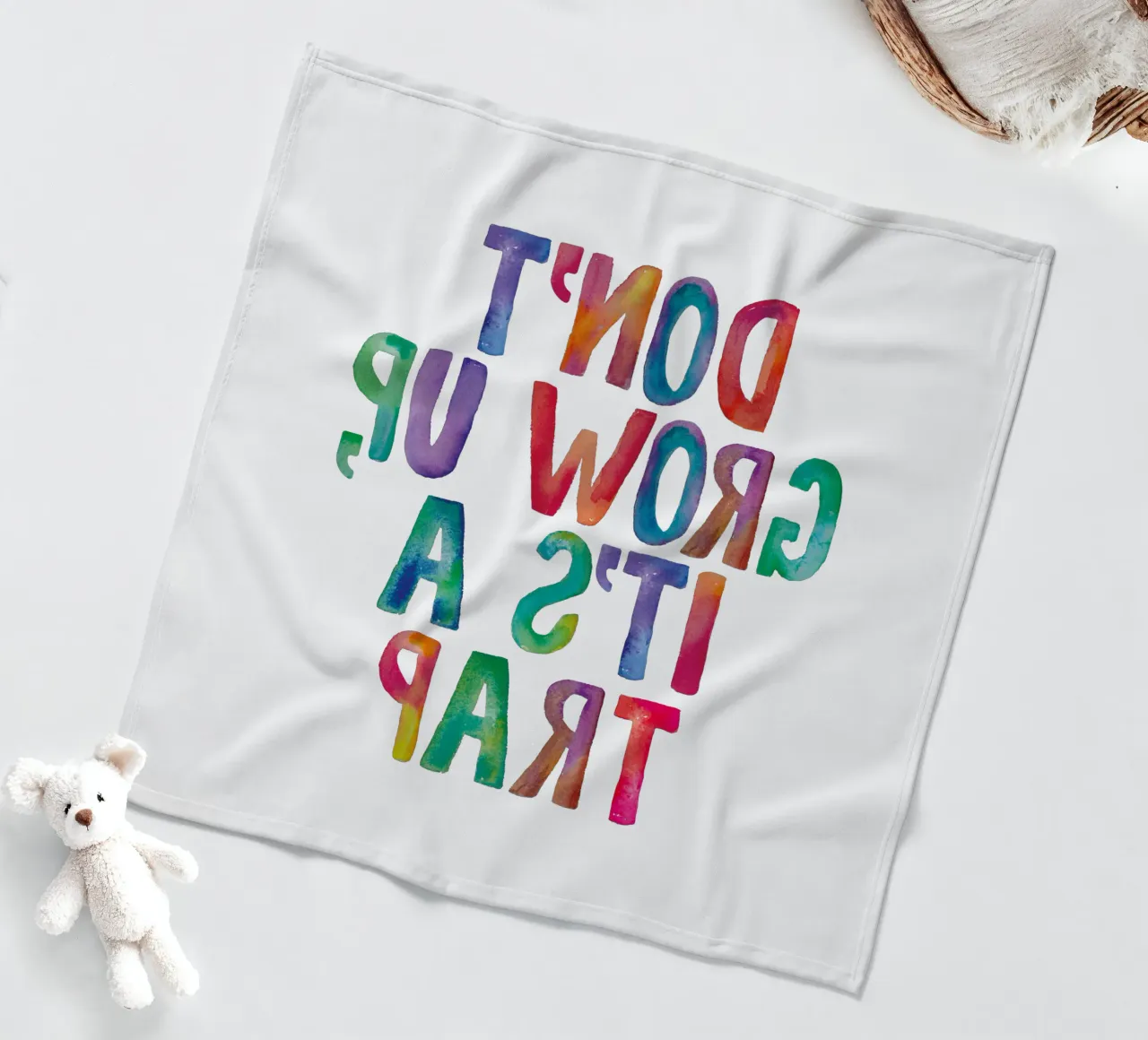 Non crescere è una trappola Design tipografico arcobaleno coperta in pile da THE MOTIVATED TYPE