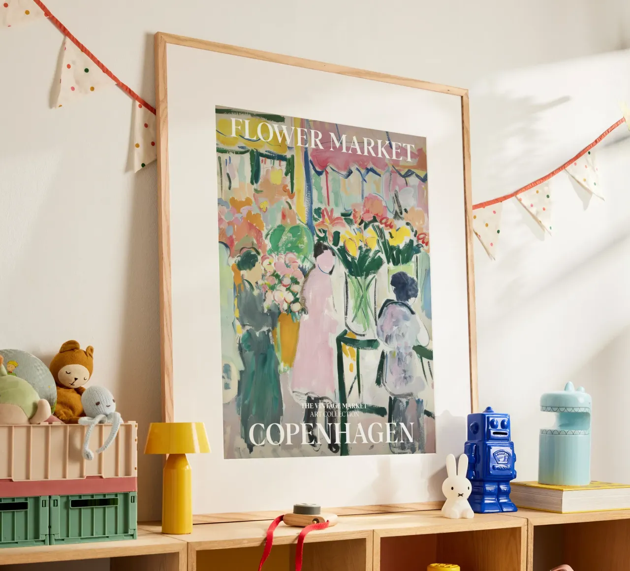 Quadro d'epoca del mercato dei fiori Copenaghen, Danimarca poster con telaio in legno da Peaches Art Prints