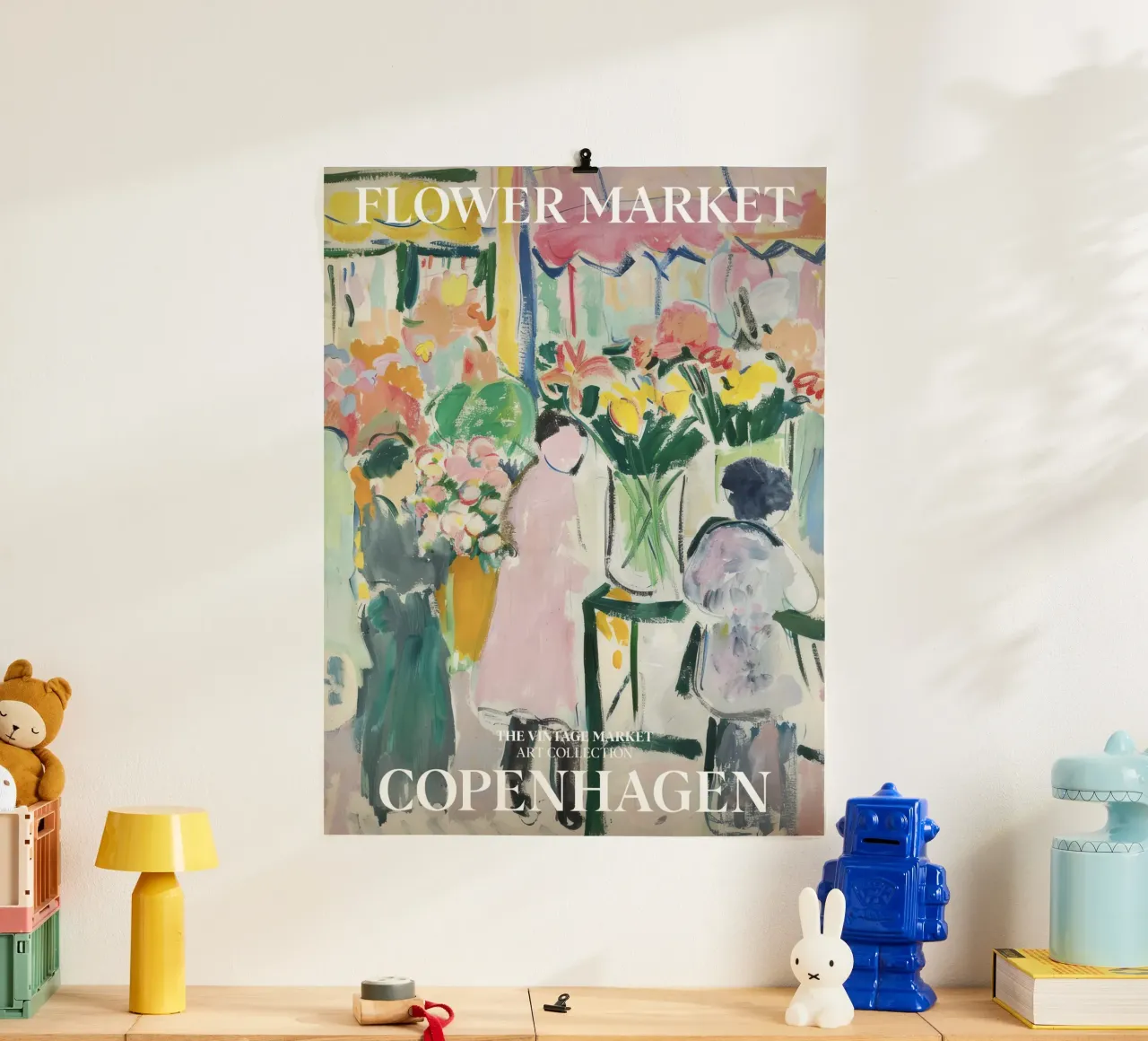 Quadro d'epoca del mercato dei fiori Copenaghen, Danimarca poster con telaio in legno da Peaches Art Prints