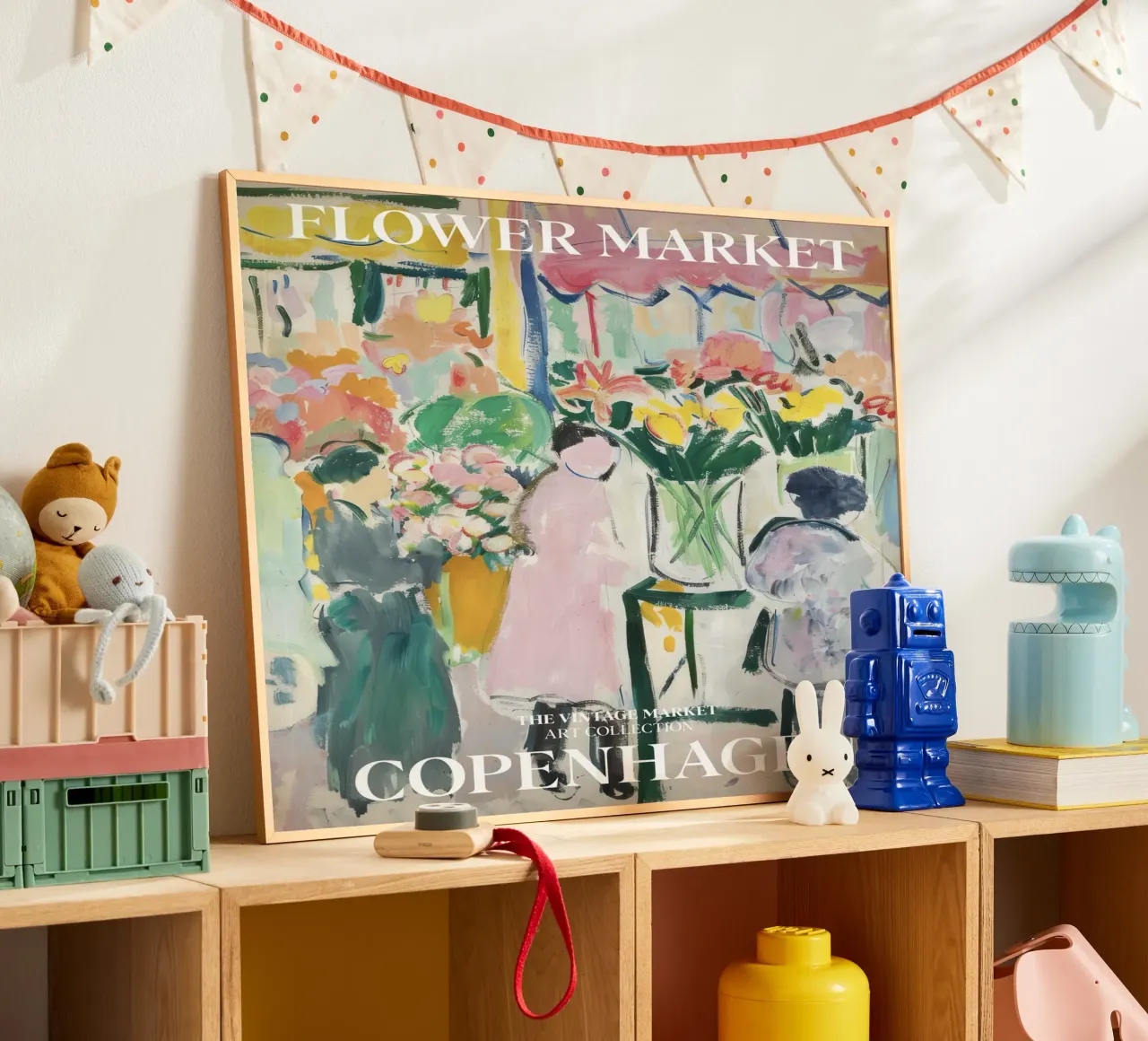 Quadro d'epoca del mercato dei fiori Copenaghen, Danimarca poster con telaio in legno da Peaches Art Prints