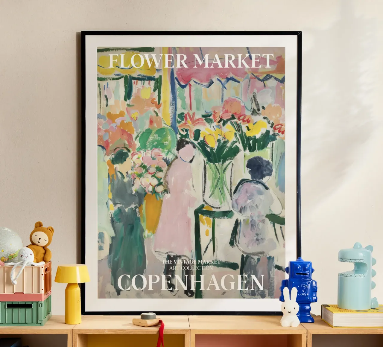 Quadro d'epoca del mercato dei fiori Copenaghen, Danimarca poster con telaio in legno da Peaches Art Prints