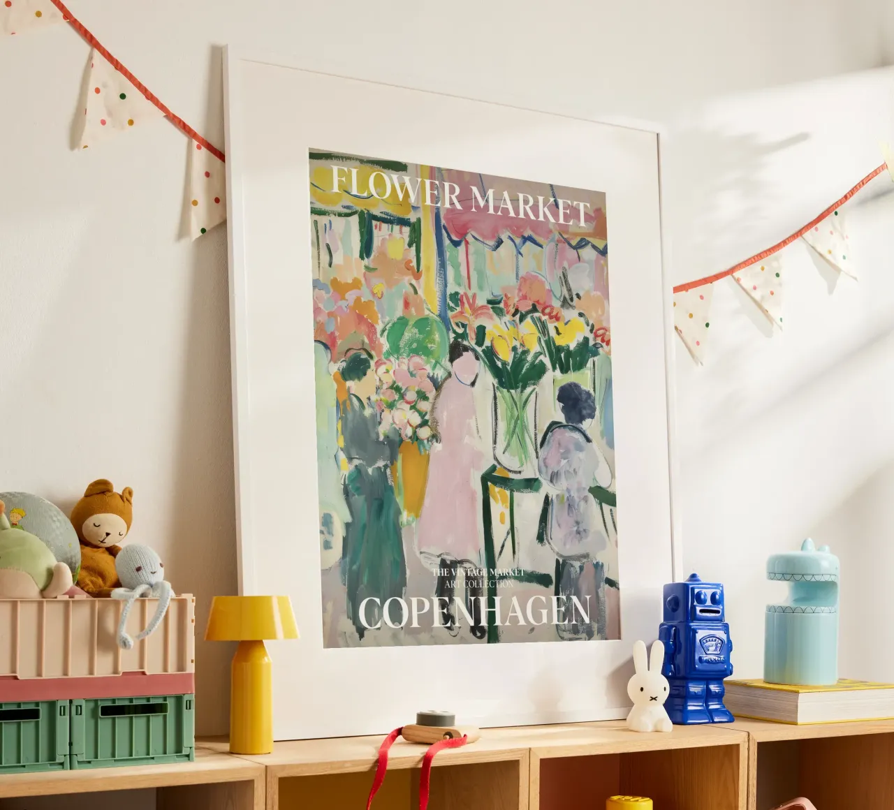 Quadro d'epoca del mercato dei fiori Copenaghen, Danimarca poster con telaio in legno da Peaches Art Prints